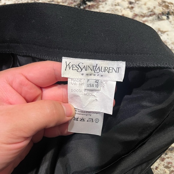 Yves Saint Laurent black skirt - Picture 3 of 7